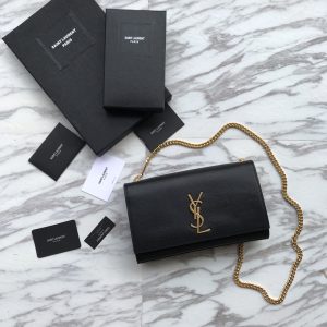 Kate Medium in Grain de Poudre Embossed Leather Bag