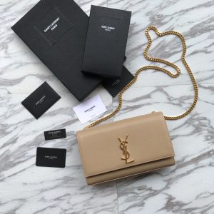 Kate Medium in Grain de Poudre Leather Embossed Bag