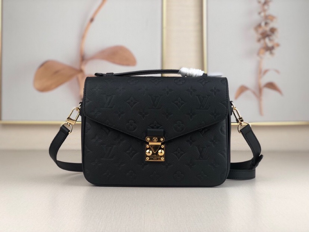 Louis Vuitton Pochette Metis Bag