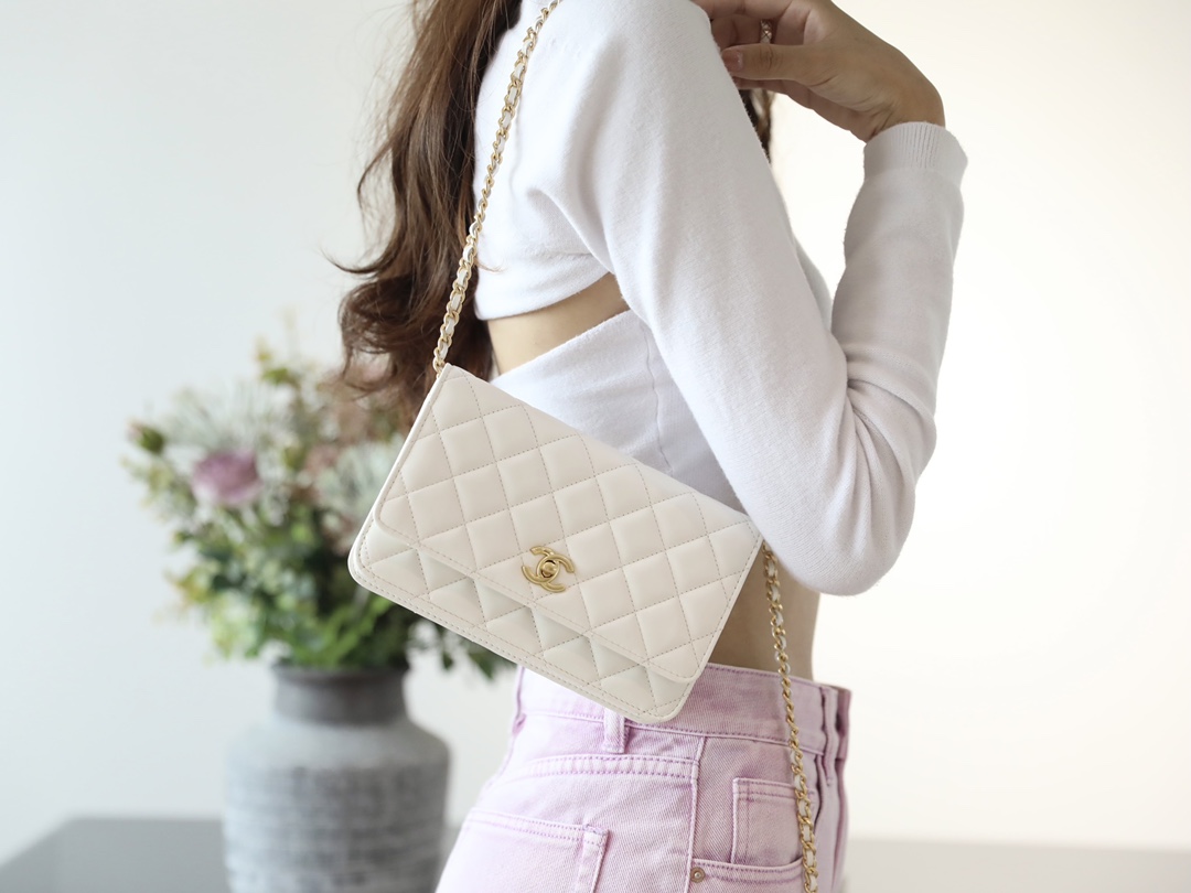 Chanel WOC in White Caviar Bag - Image 7