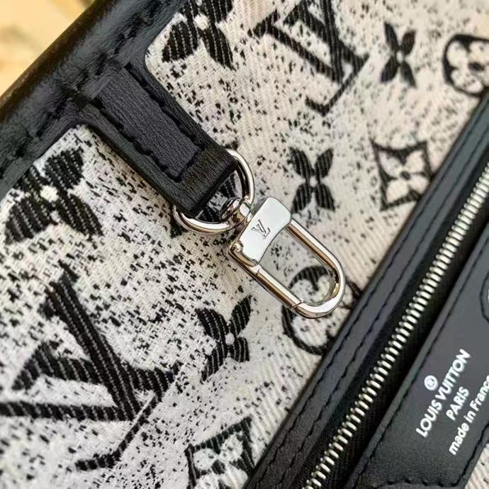 Louis Vuitton Neverfull Bag - Image 5