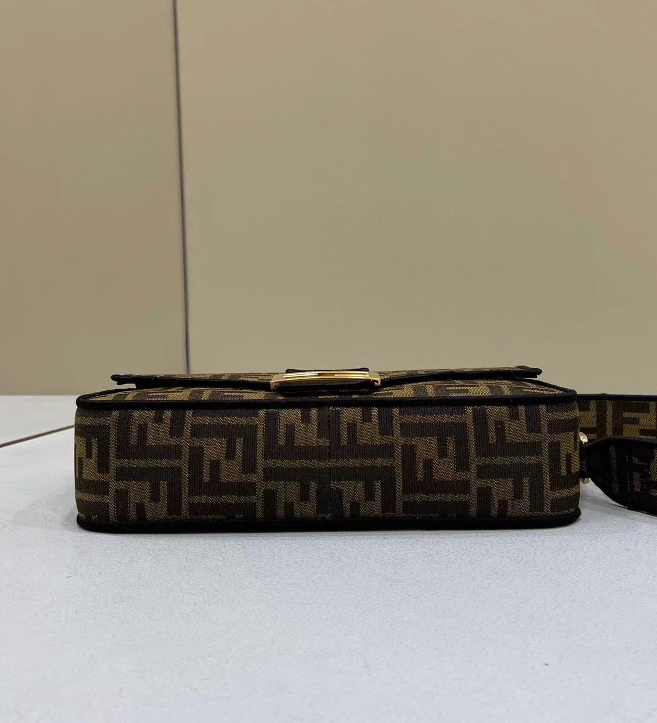 Fendi Baguette Bag - Image 3