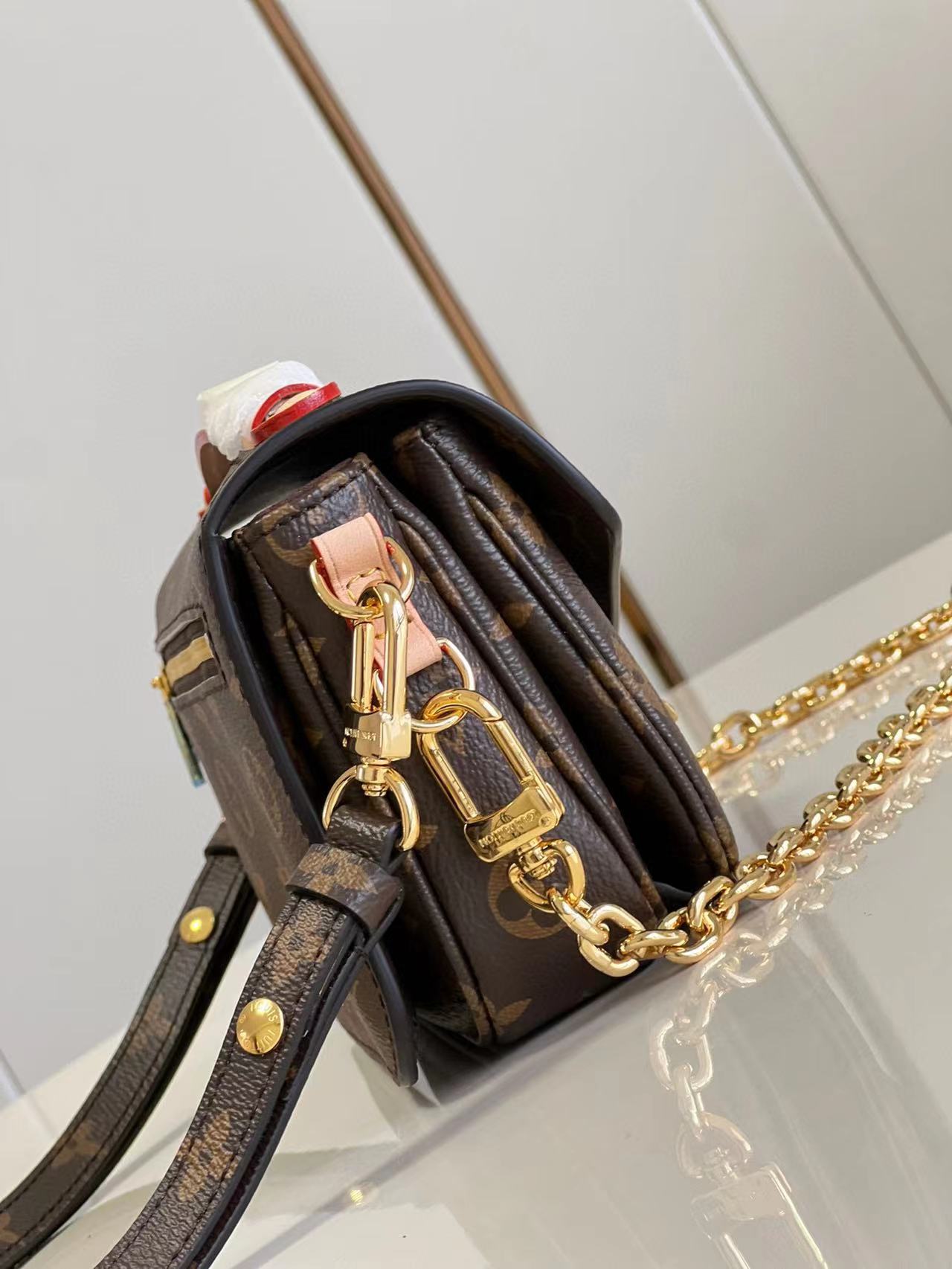 LV Pochette Metis East West Bag - Image 3