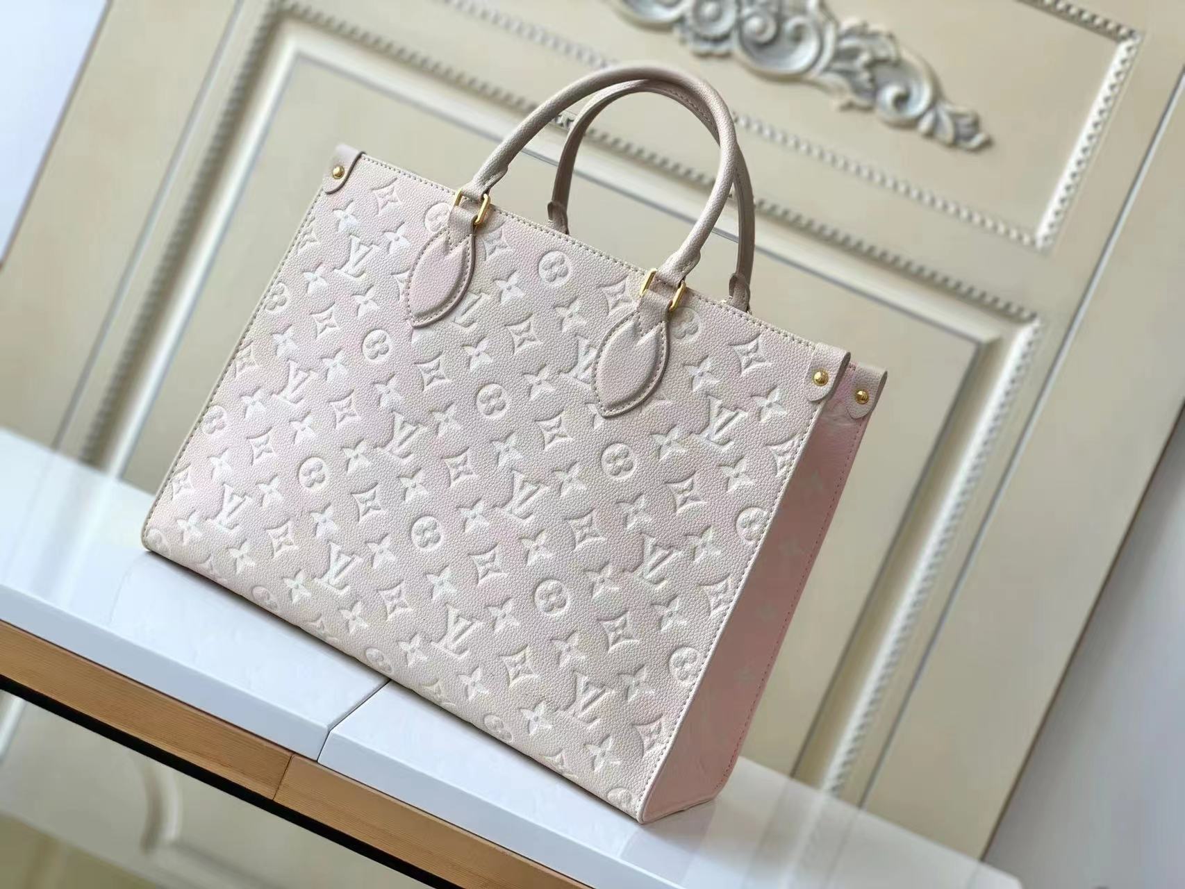 Louis Vuitton M OnTheGo M Bag - Image 2
