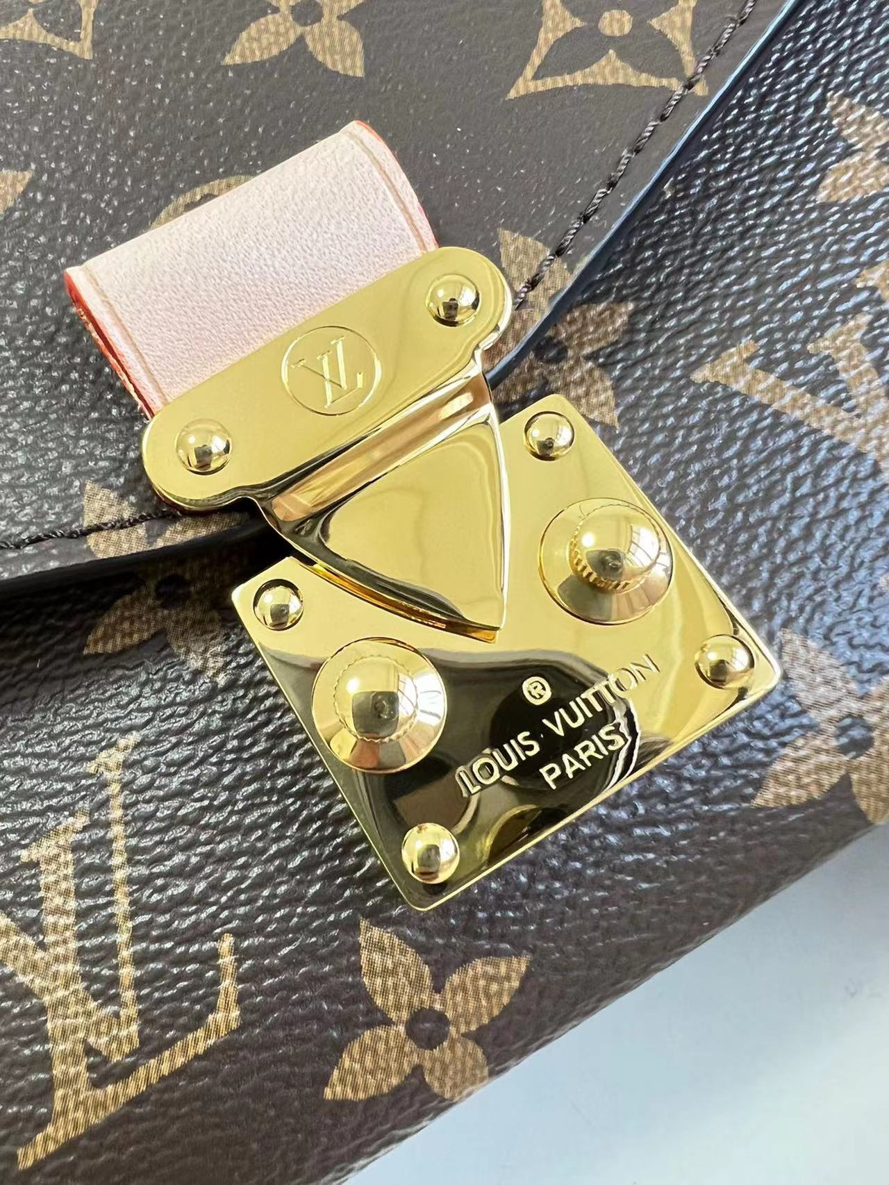 LV Pochette Metis East West Bag - Image 5