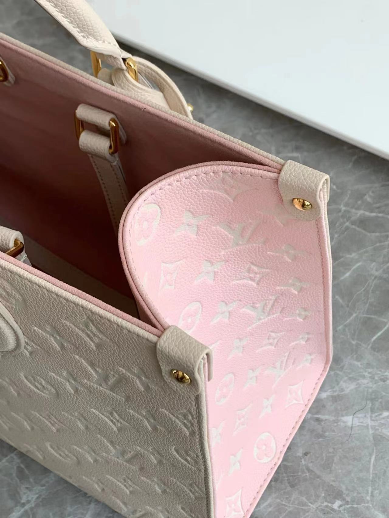 Louis Vuitton M OnTheGo M Bag - Image 7