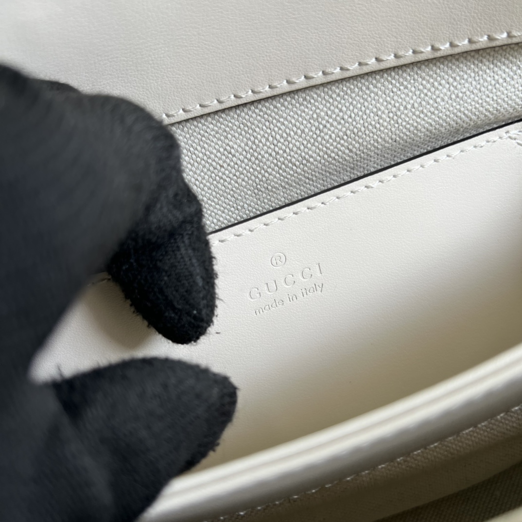 Gucci GG 2Matelasse Leather Small Bag - Image 9