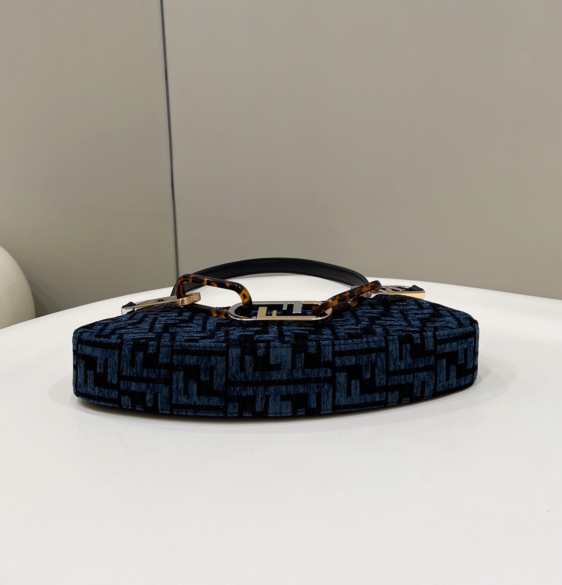 Fendi O'LOCK 2 Bag - Image 4
