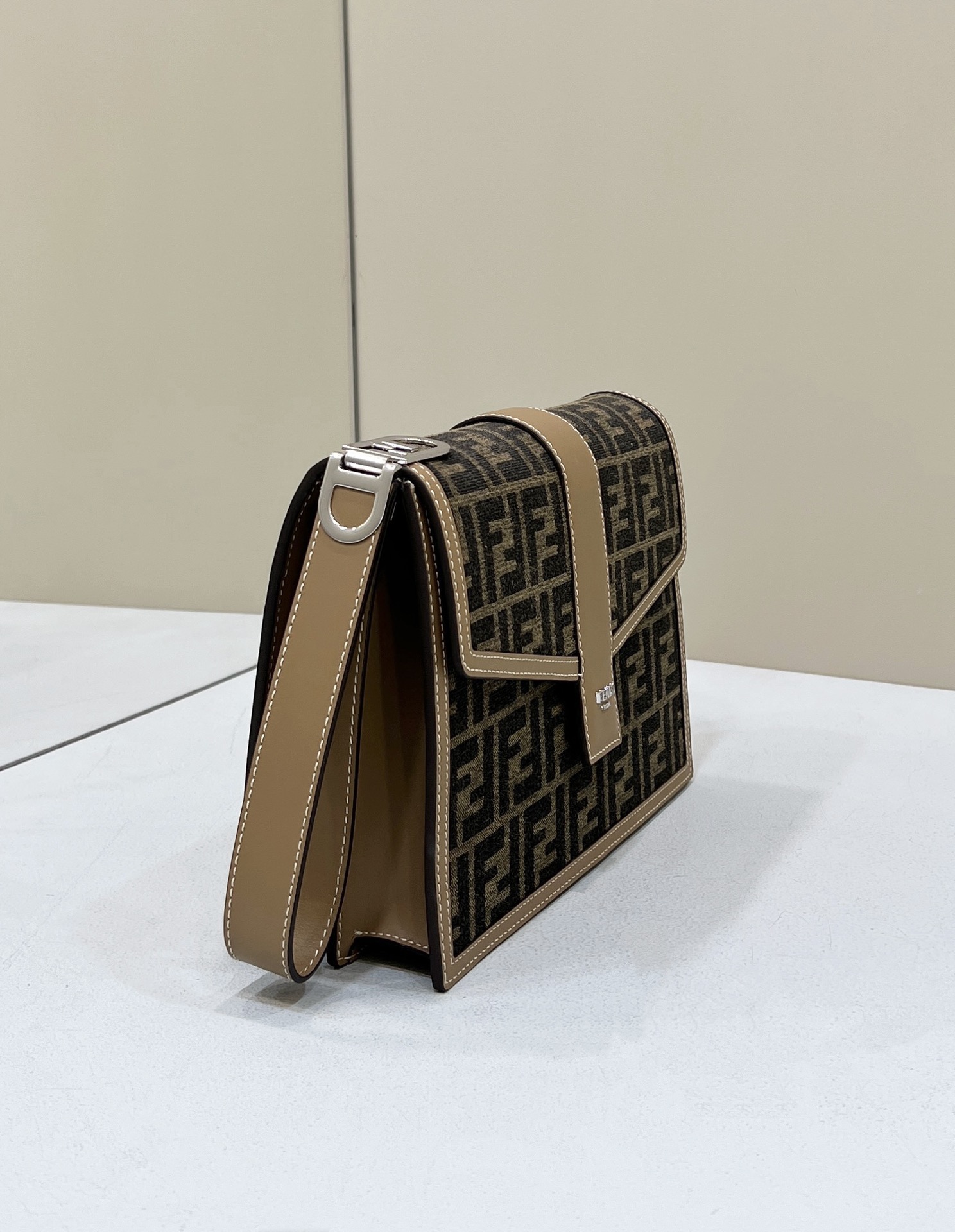 Fendi O'LOCK 1 Bag - Image 3