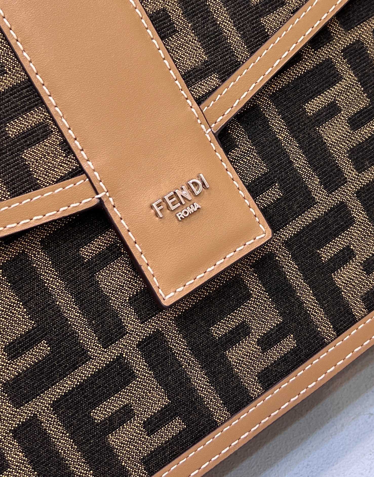 Fendi O'LOCK 1 Bag - Image 4