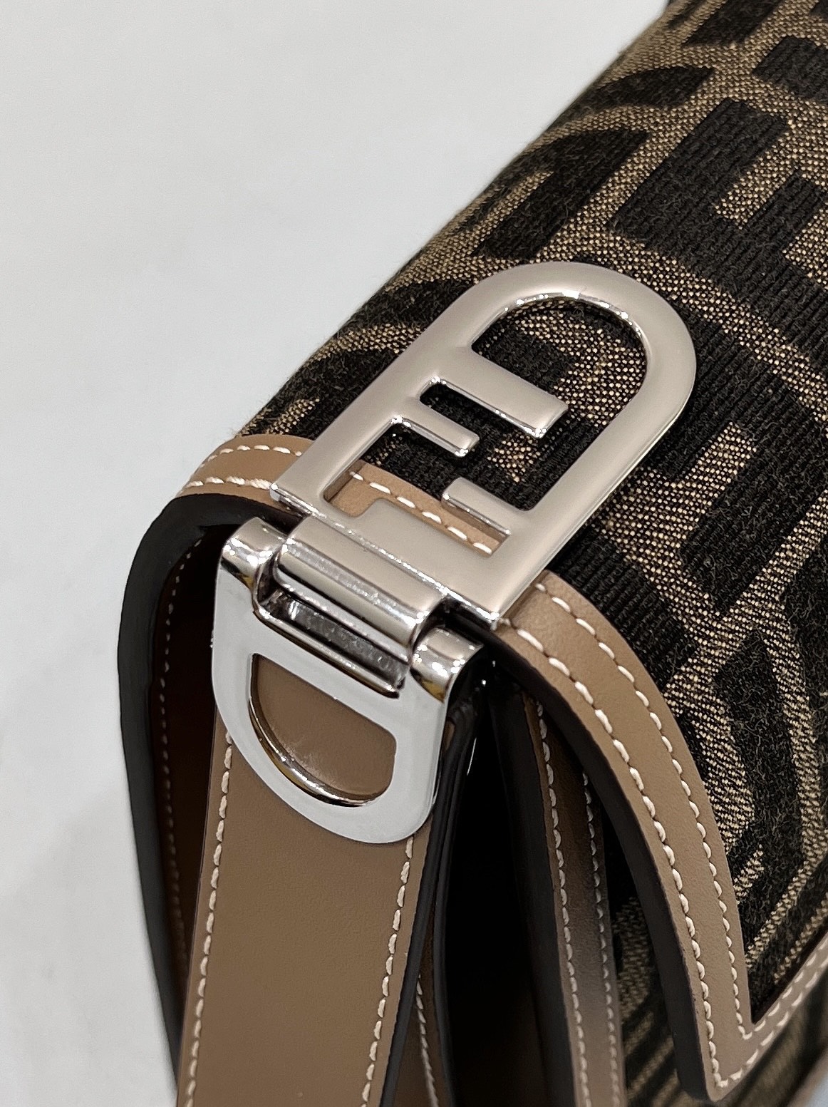Fendi O'LOCK 1 Bag - Image 6
