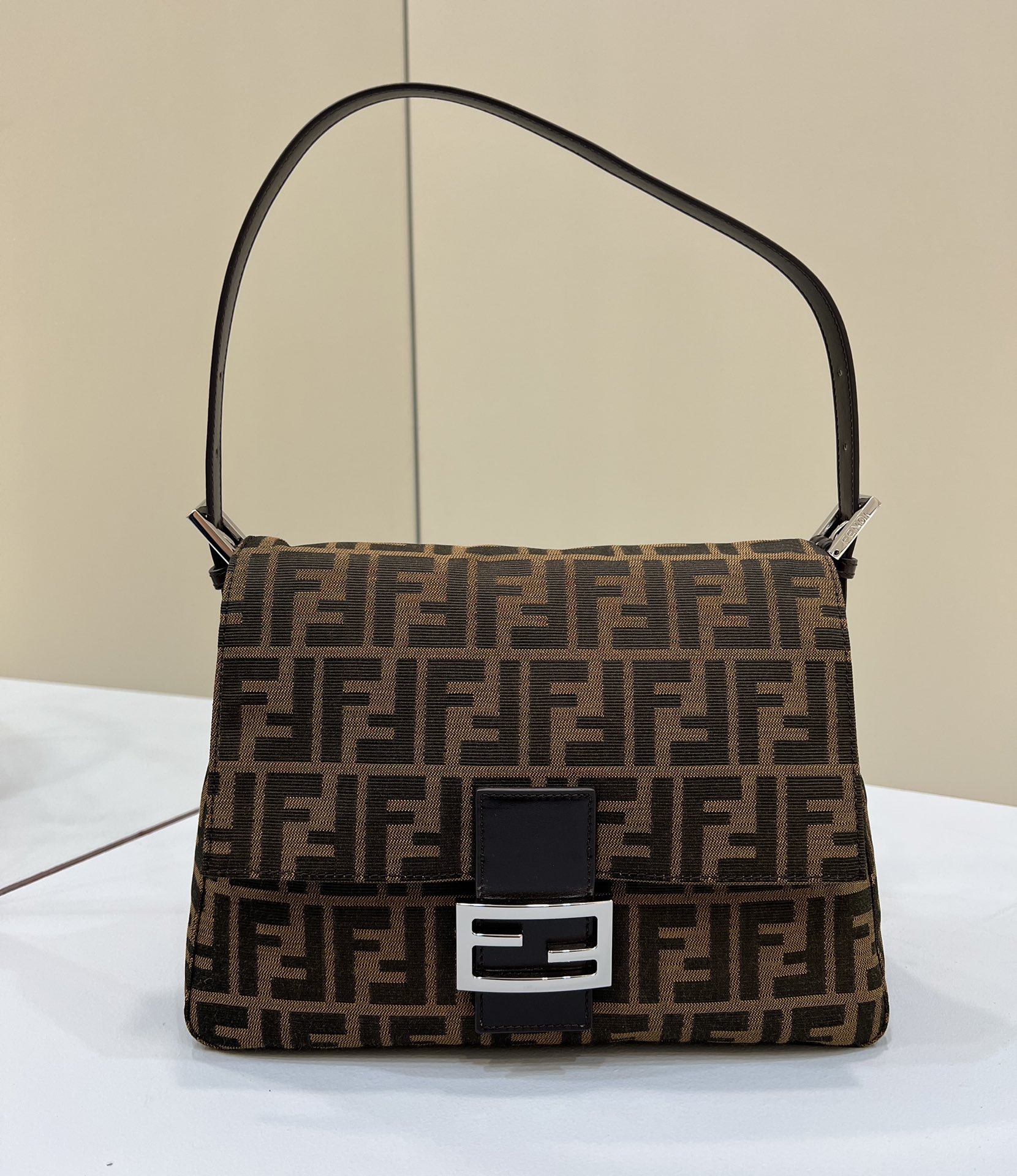 Fendi Iseeu Medium Bag