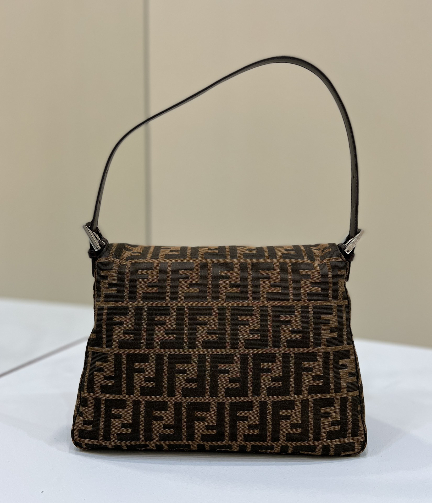 Fendi Iseeu Medium Bag - Image 2