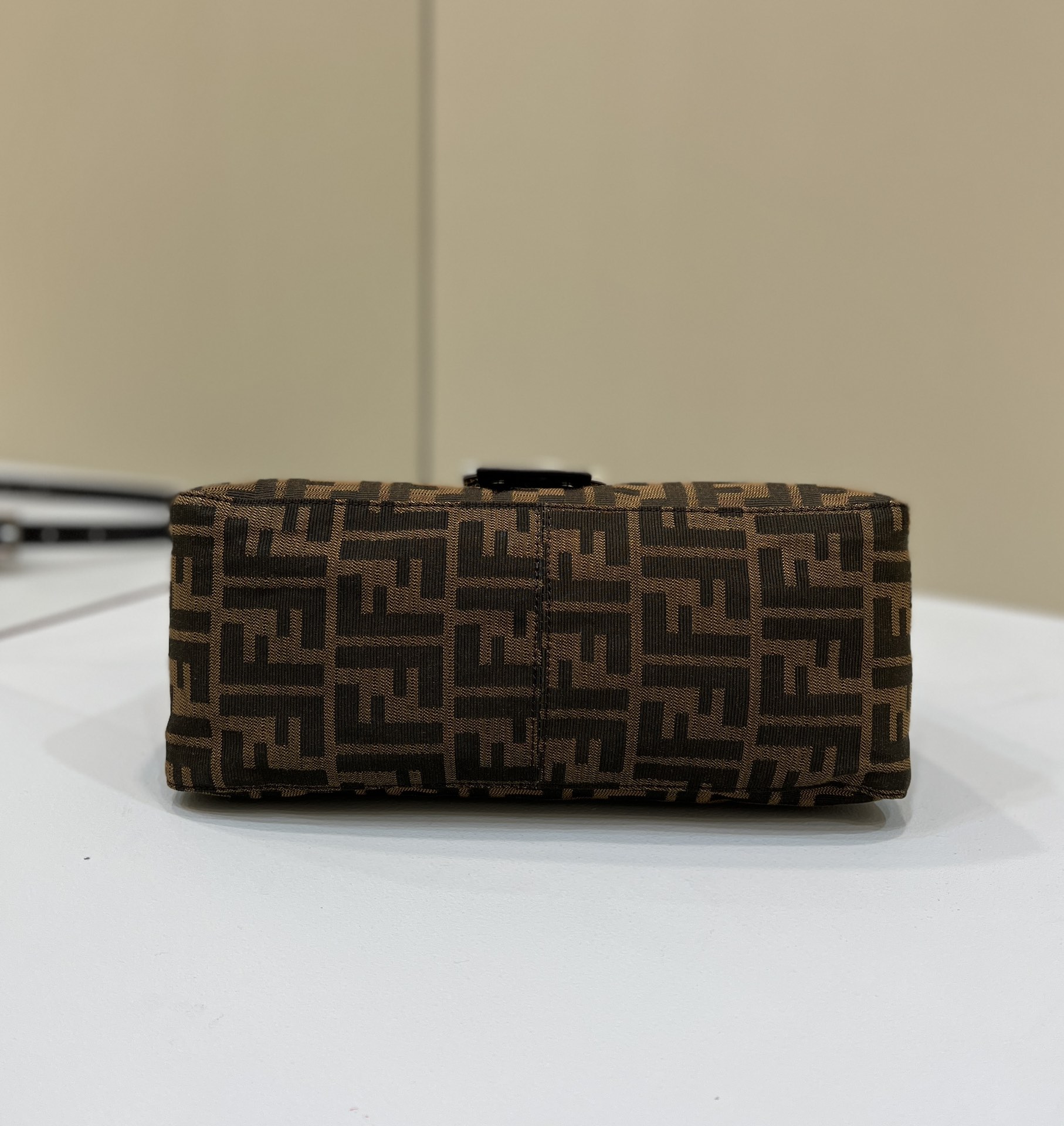 Fendi Iseeu Medium Bag - Image 3