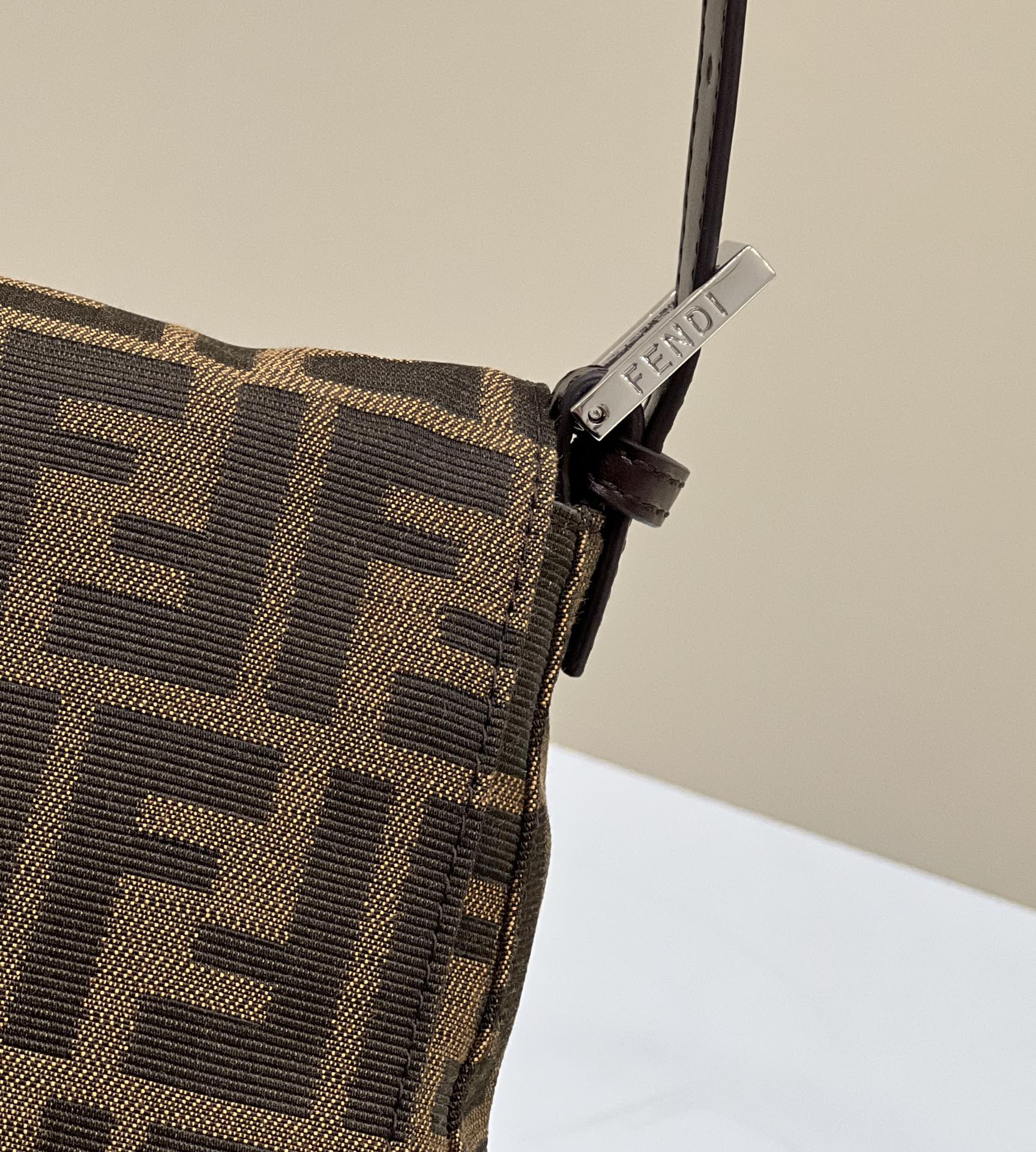 Fendi Iseeu Medium Bag - Image 5