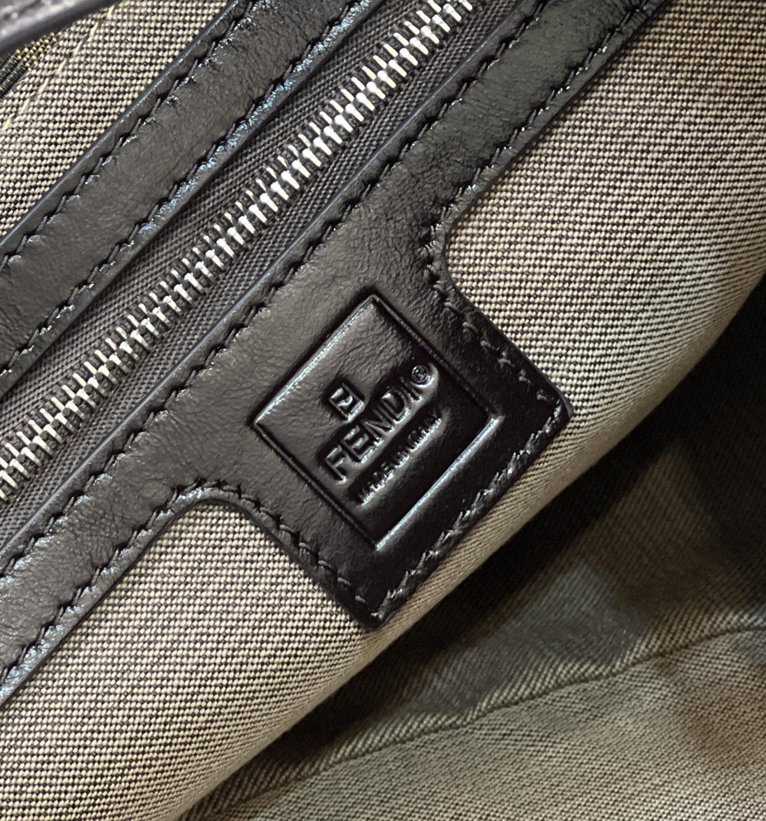 Fendi Iseeu Medium Bag - Image 8