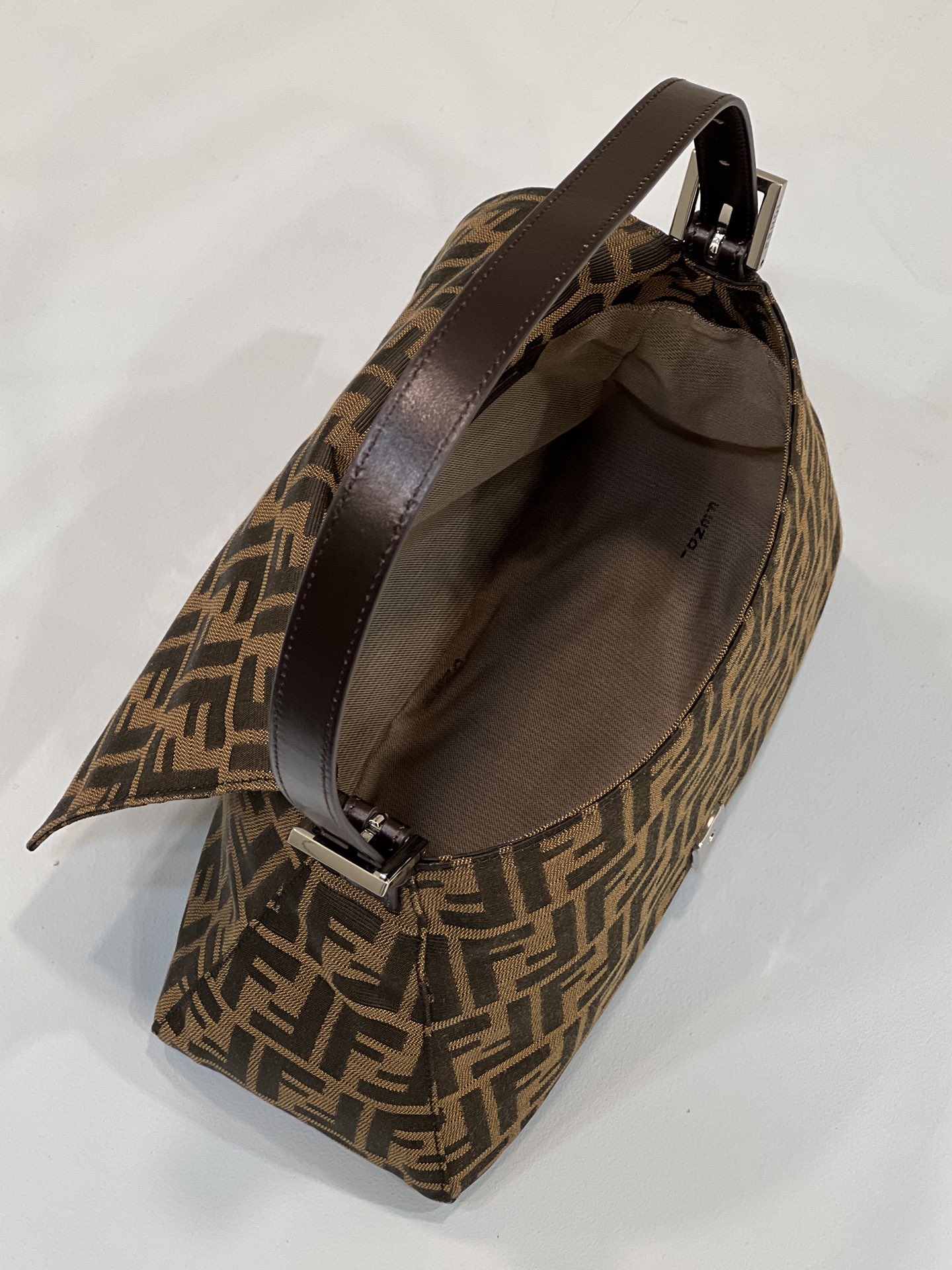 Fendi Iseeu Medium Bag - Image 9
