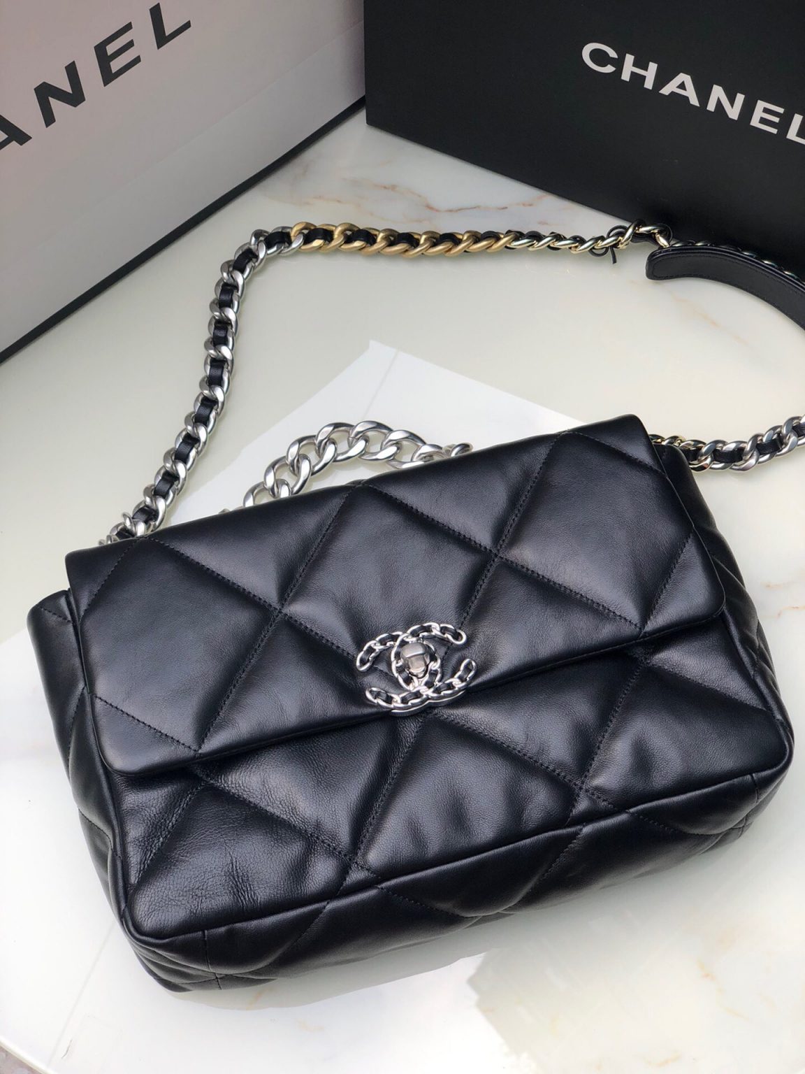 Chanel Medium 19 Bag - Image 7