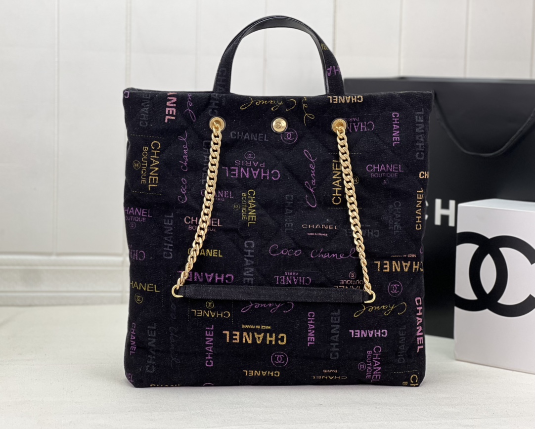 Chanel Tote in Black - Image 2