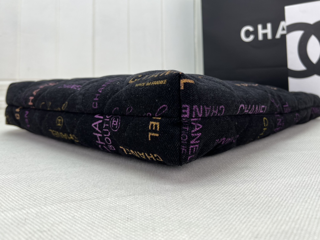 Chanel Tote in Black - Image 3