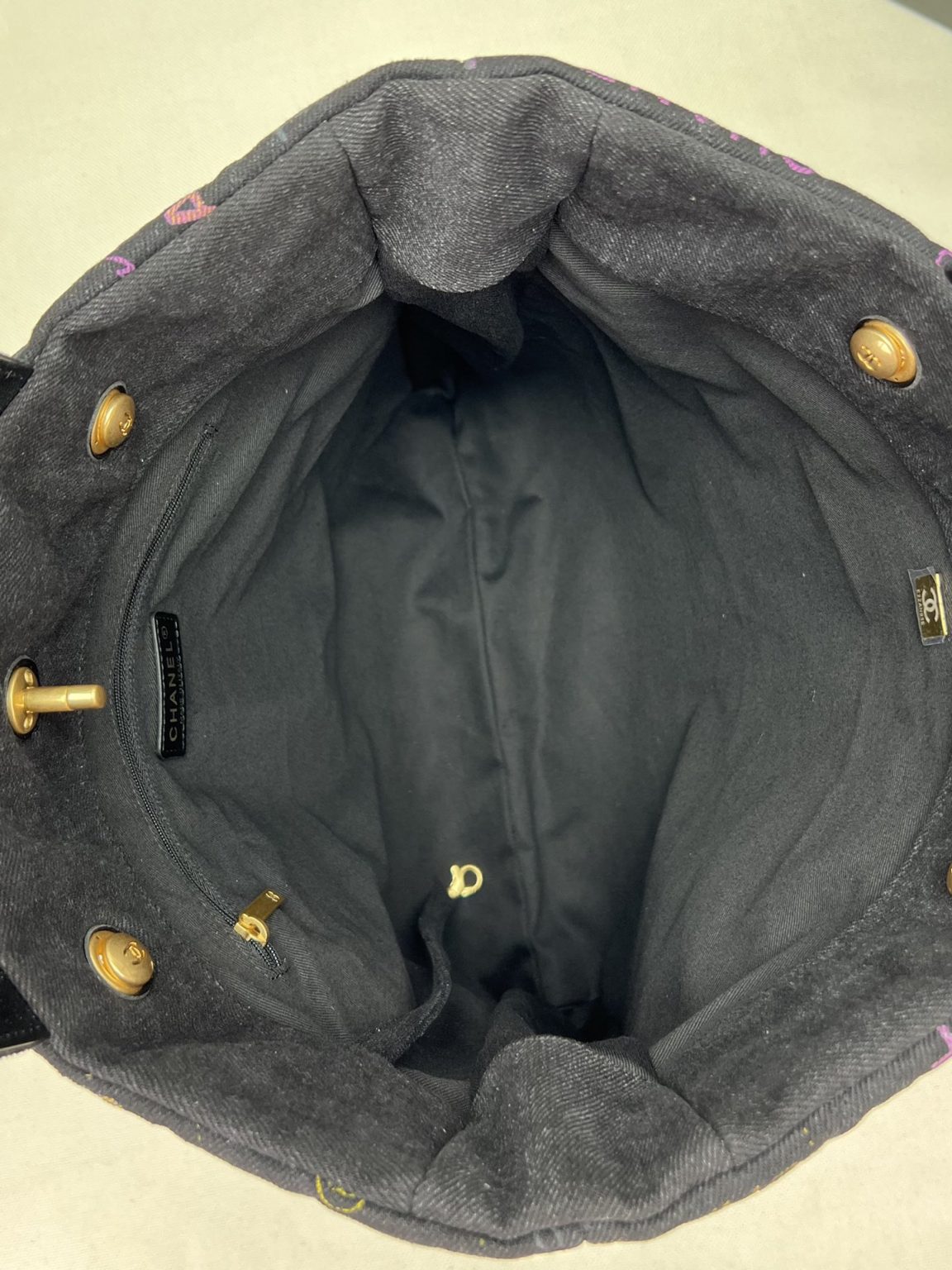 Chanel Tote in Black - Image 6