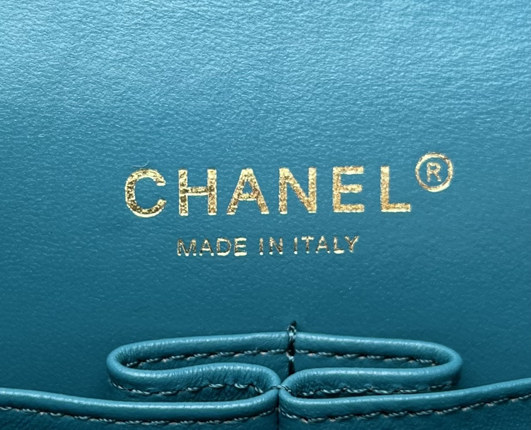 Chanel Flap Bag Classic - Image 4