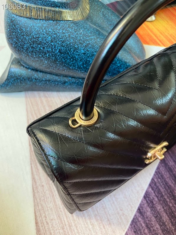 Chanel Cowhide Handbag - Image 5