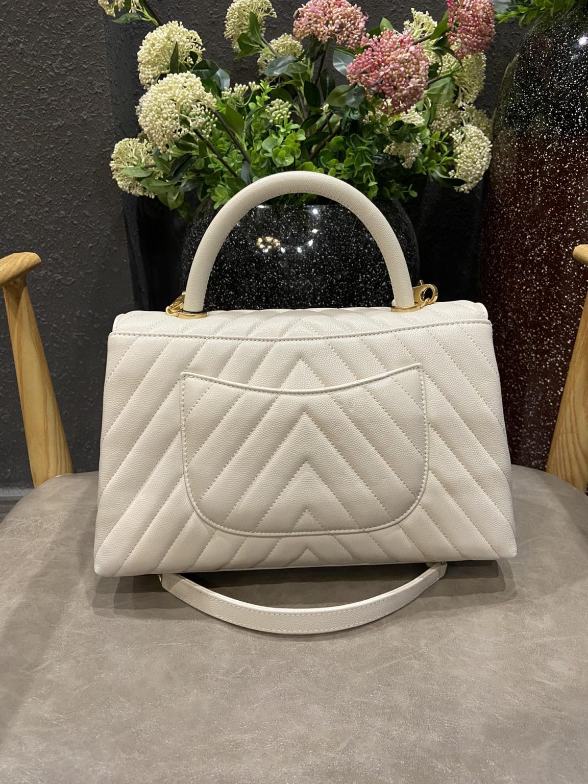 Chanel Cowhide Large Handbag - Image 8