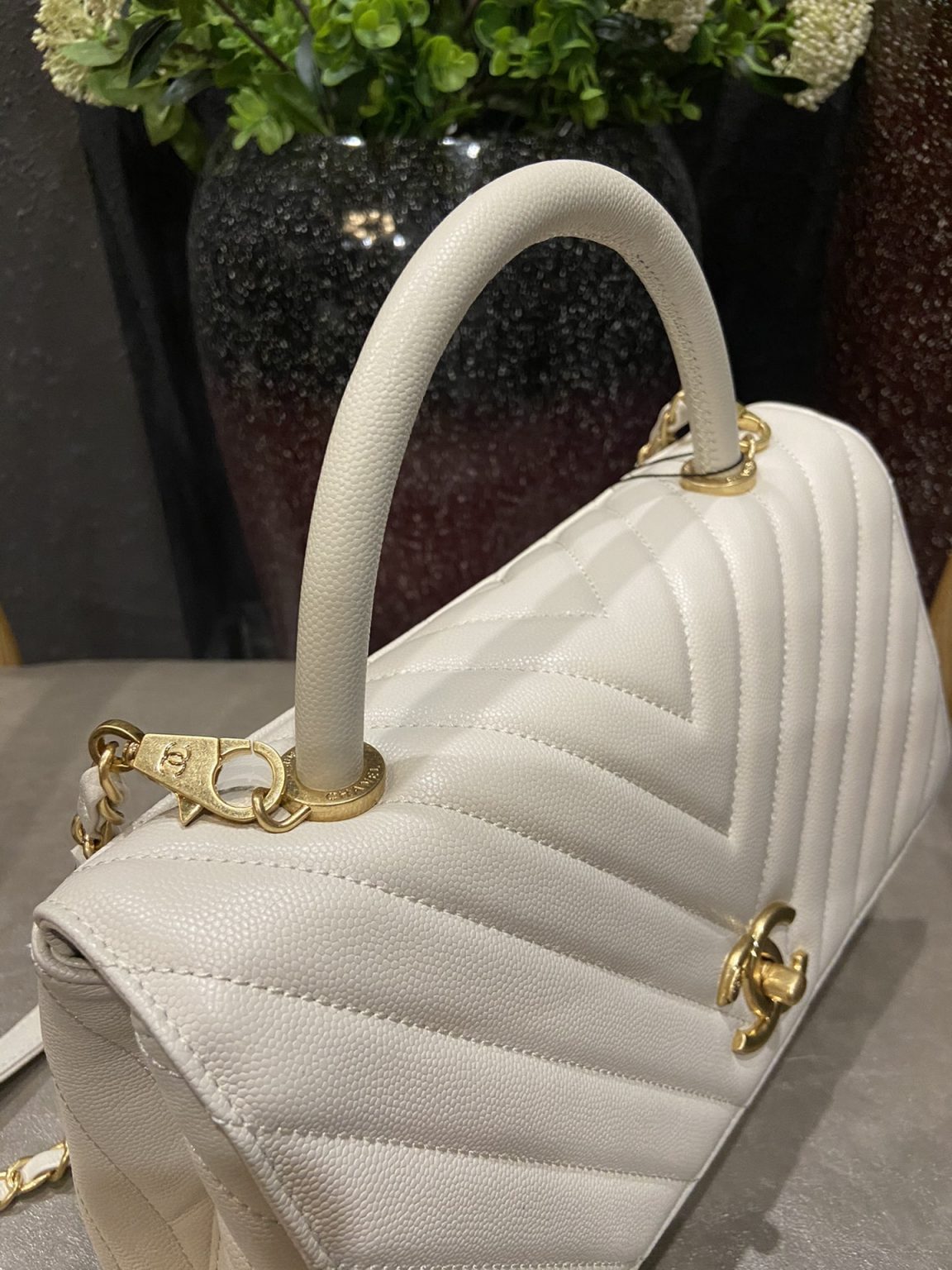 Chanel Cowhide Large Handbag - Image 3