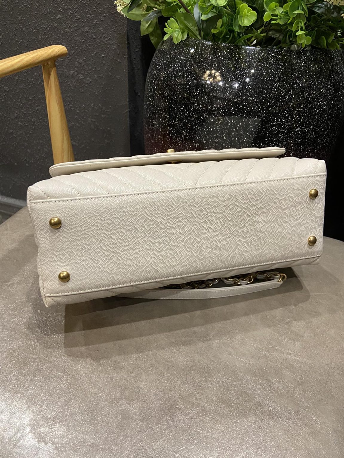 Chanel Cowhide Large Handbag - Image 4