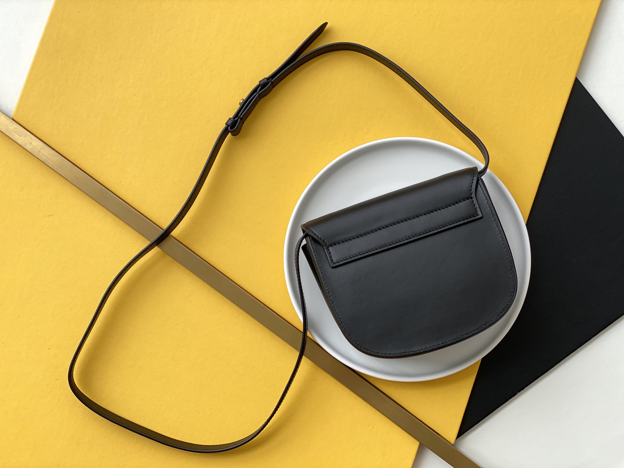 Aia Small Satchel in Smooth Vintage Leather Bag - Image 9