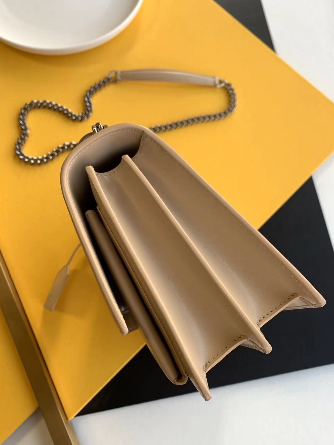 SUNSET MEDIUM CHAIN BAG IN SMOOTH LEATHER - Image 4