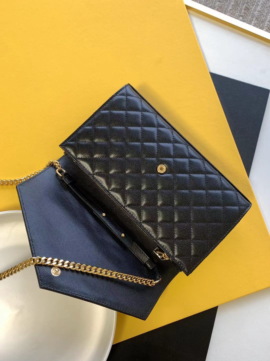 Envelope Chain Wallet in Mix Matelasse Grain de Poudre Embossed Leather Bag - Image 2