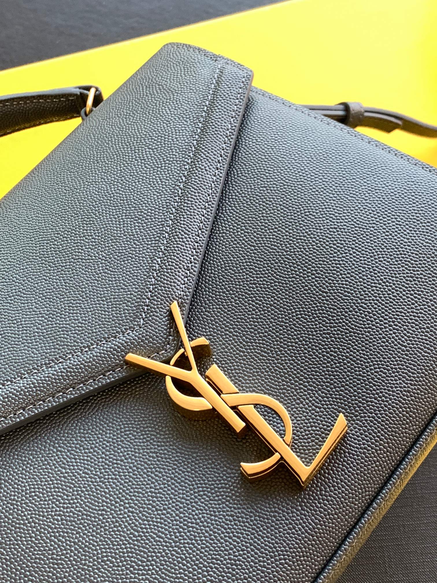 Cassandra Medium Top Handle in Grain de Poudre Embossed Leather Bag - Image 3