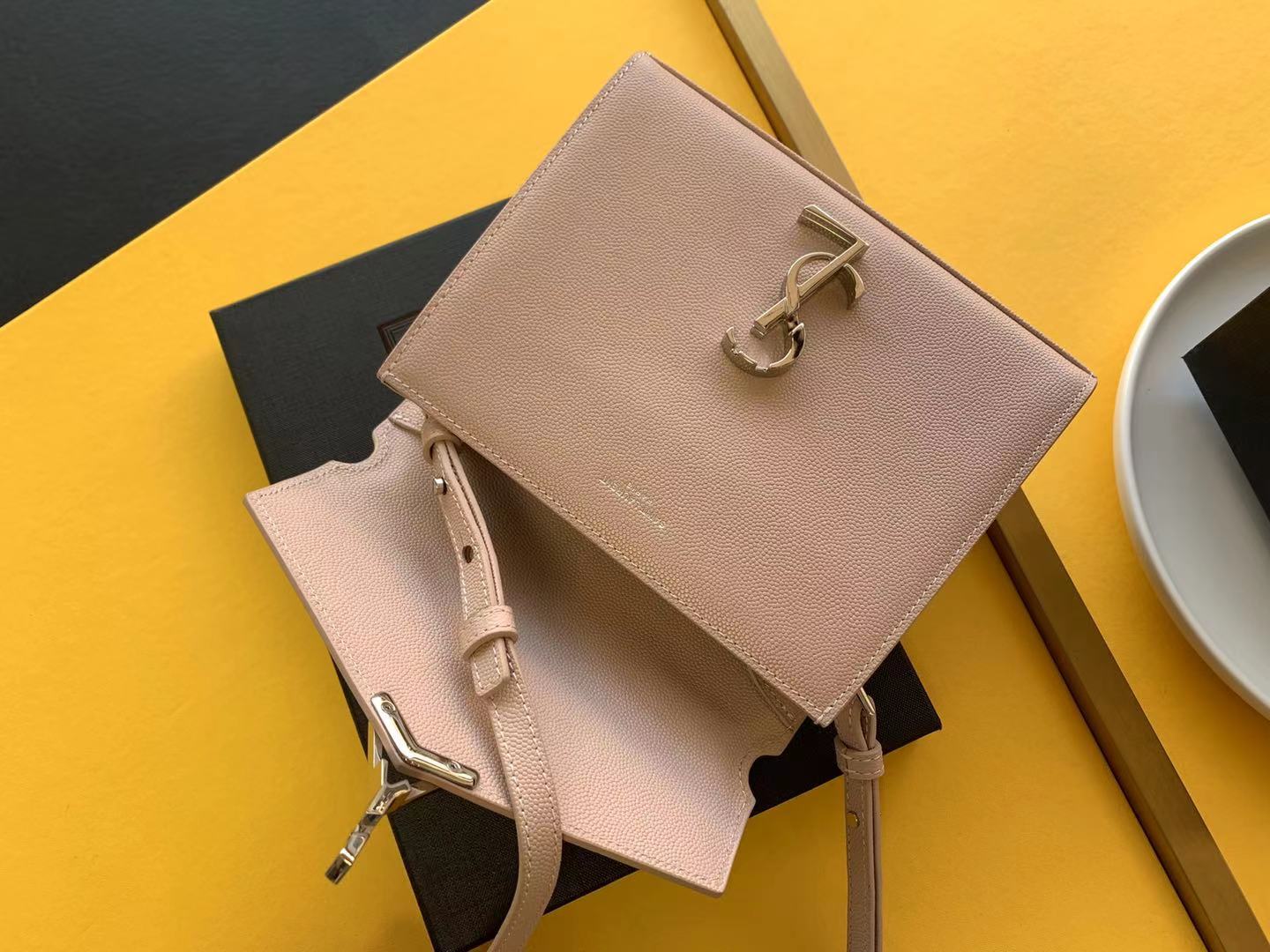 Kate Medium Reversible Chain Bag in Suede and Smooth Leather - Image 3