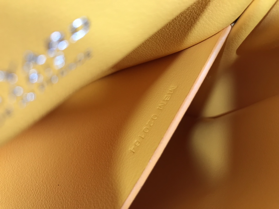 Goyard Saigon Mini in White Bag - Image 10