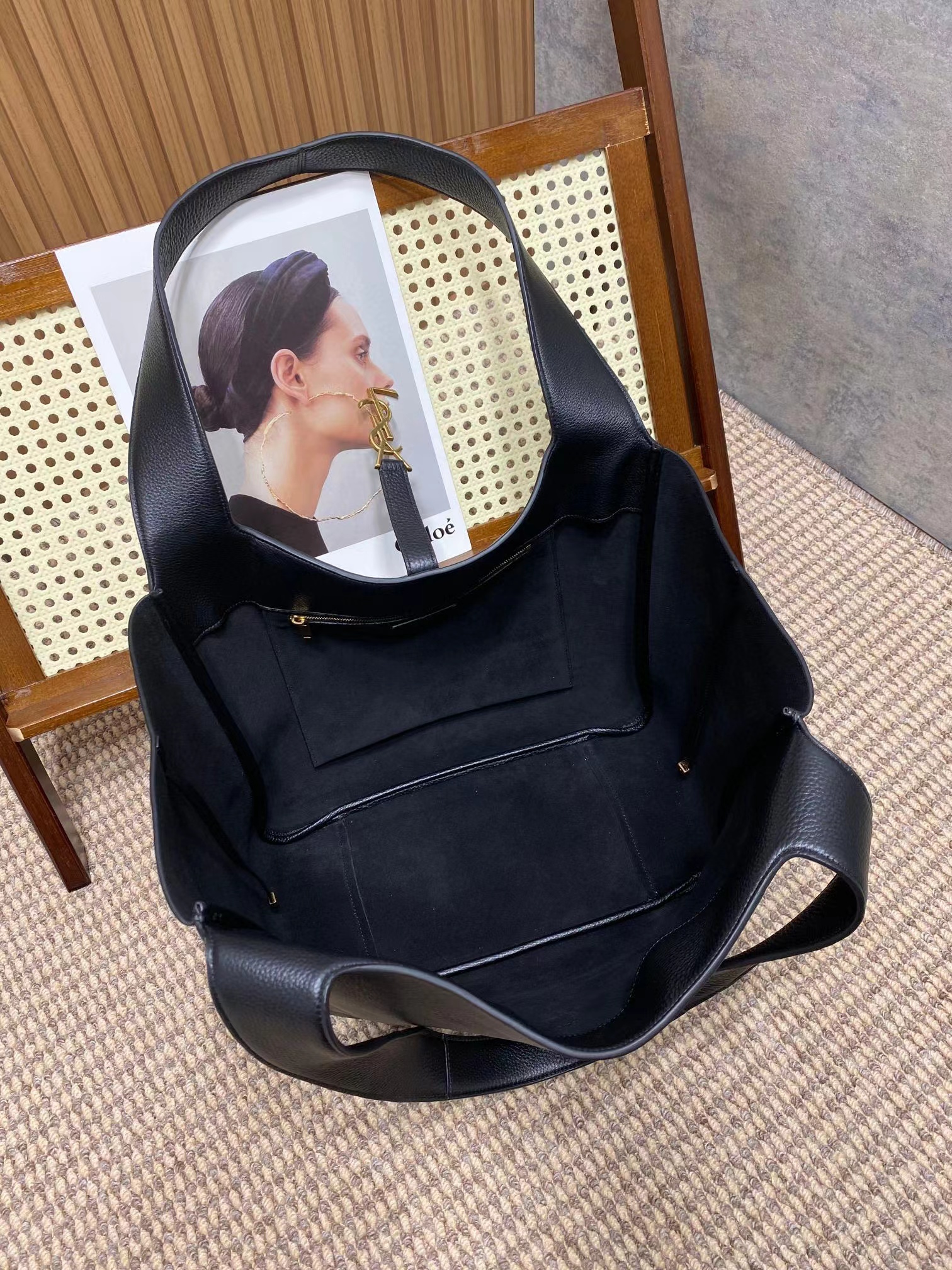 Bea in Grained Leather Bag - Image 6