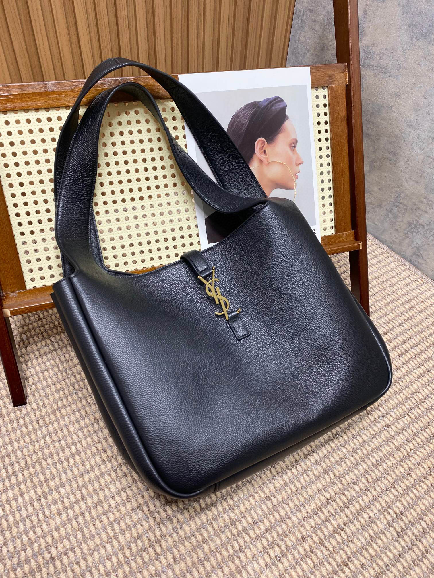 Bea in Grained Leather Bag - Image 5