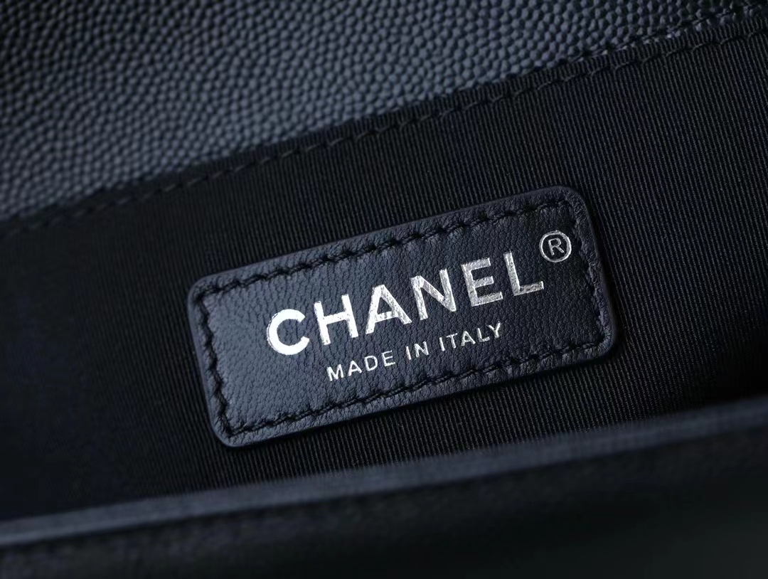 Chanel Junge Shoulder Leather Bag - Image 4